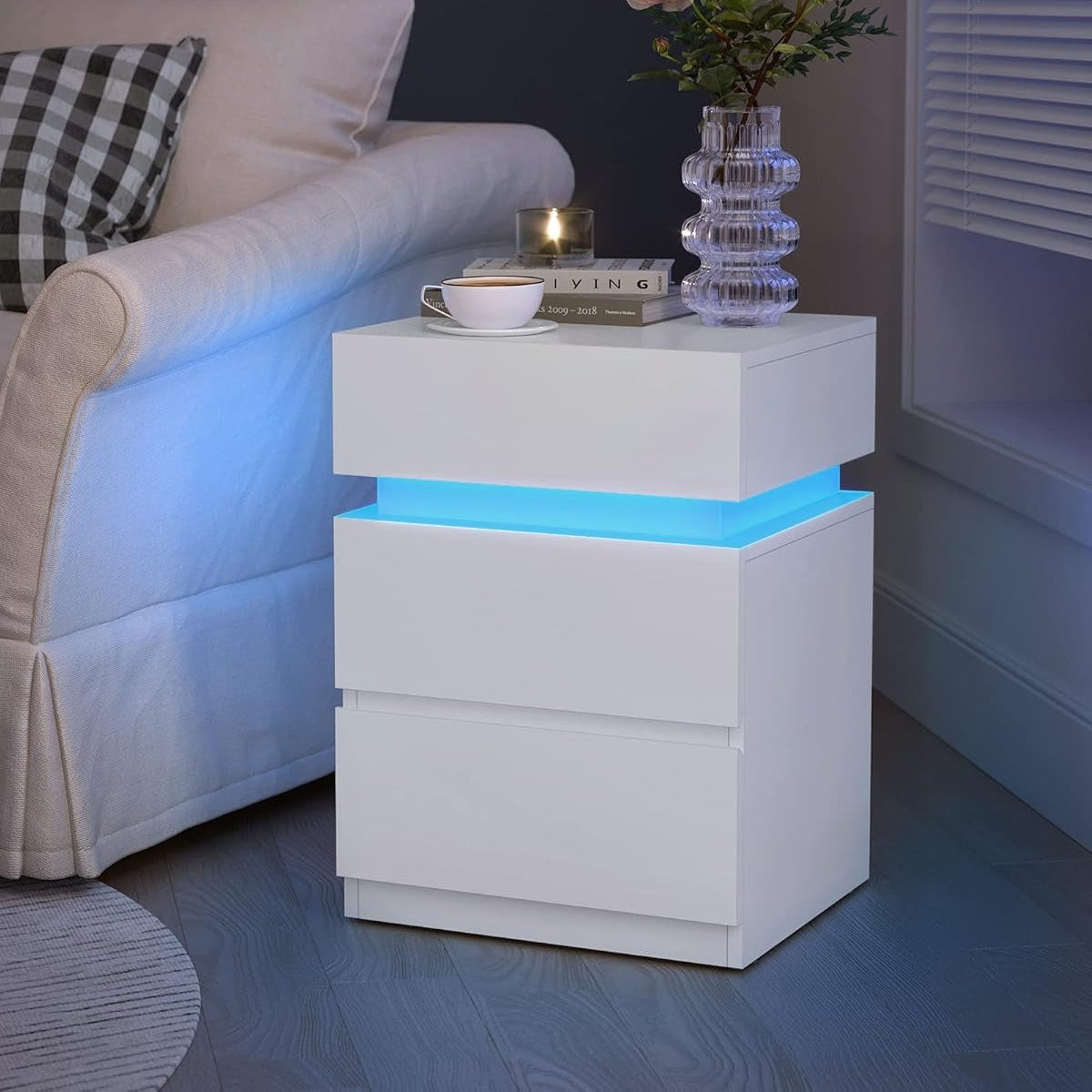 Table De Chevet LED Connectée – Blanc 3 Tiroirs, Design Moderne | KOAÏ
